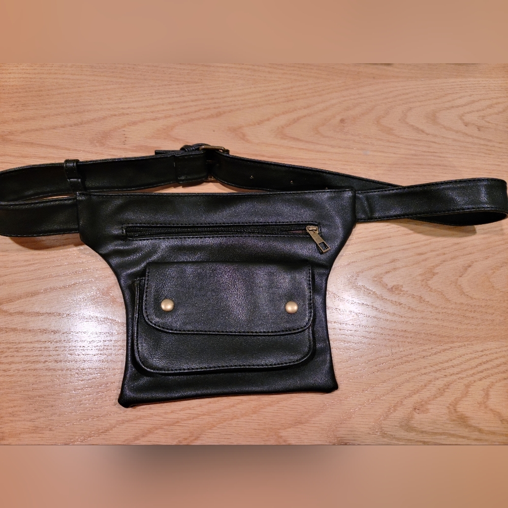 Badiya Fanny/Belt Bag w/adjustable belt. NWOT